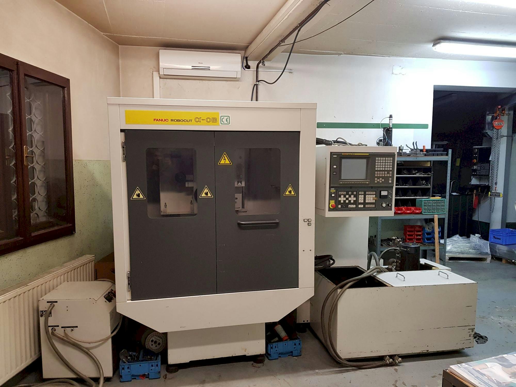 Vooraanzicht  van FANUC Robocut ALPHA- 0B  machine