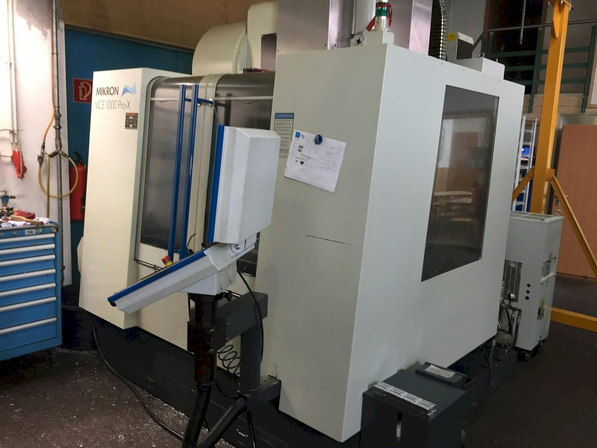 Vooraanzicht  van MIKRON VCE 1000 Pro-X  machine