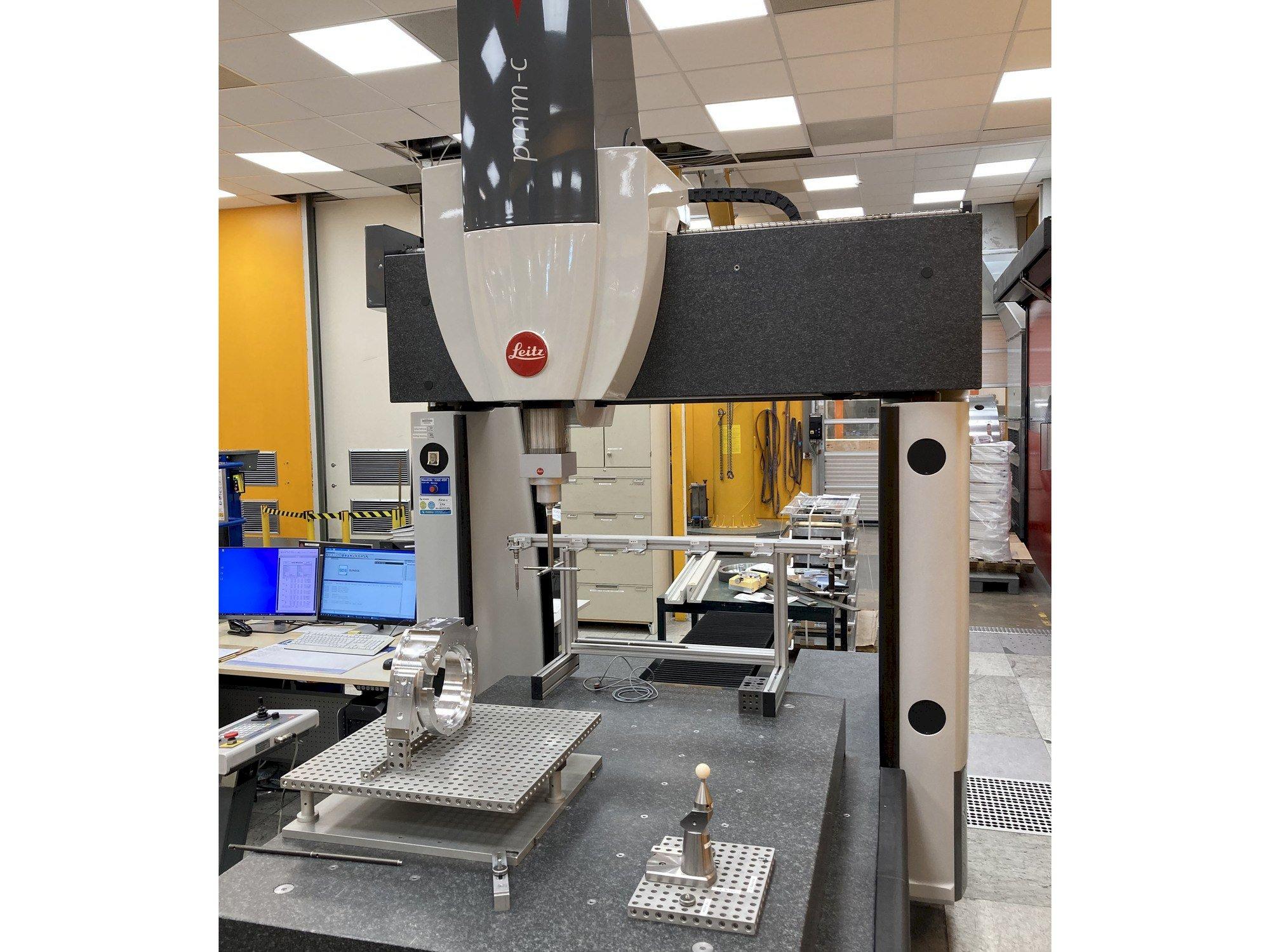 Vooraanzicht  van Hexagon Leitz PMM-C  machine