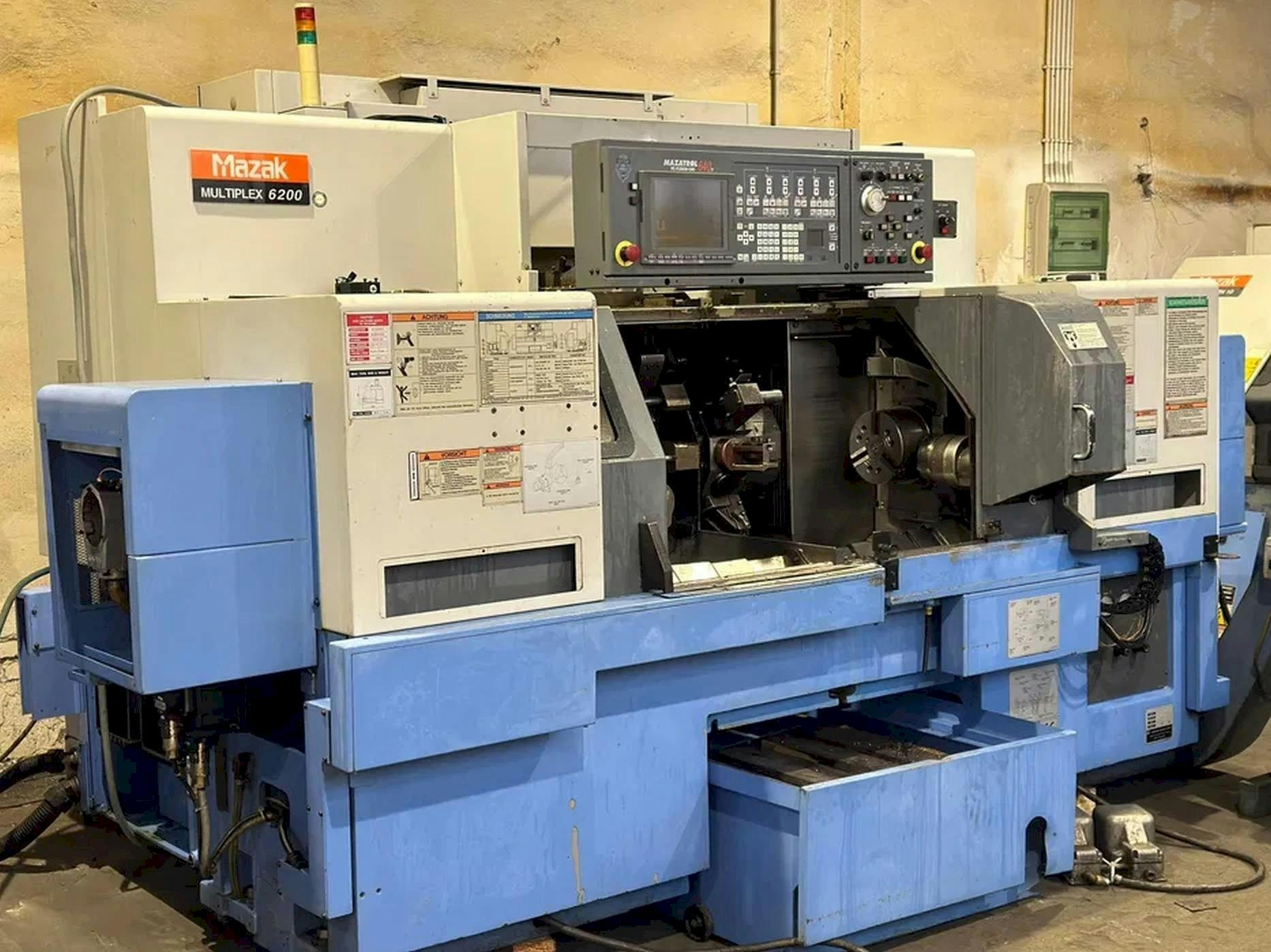 Vooraanzicht  van Mazak Multiplex 6200  machine