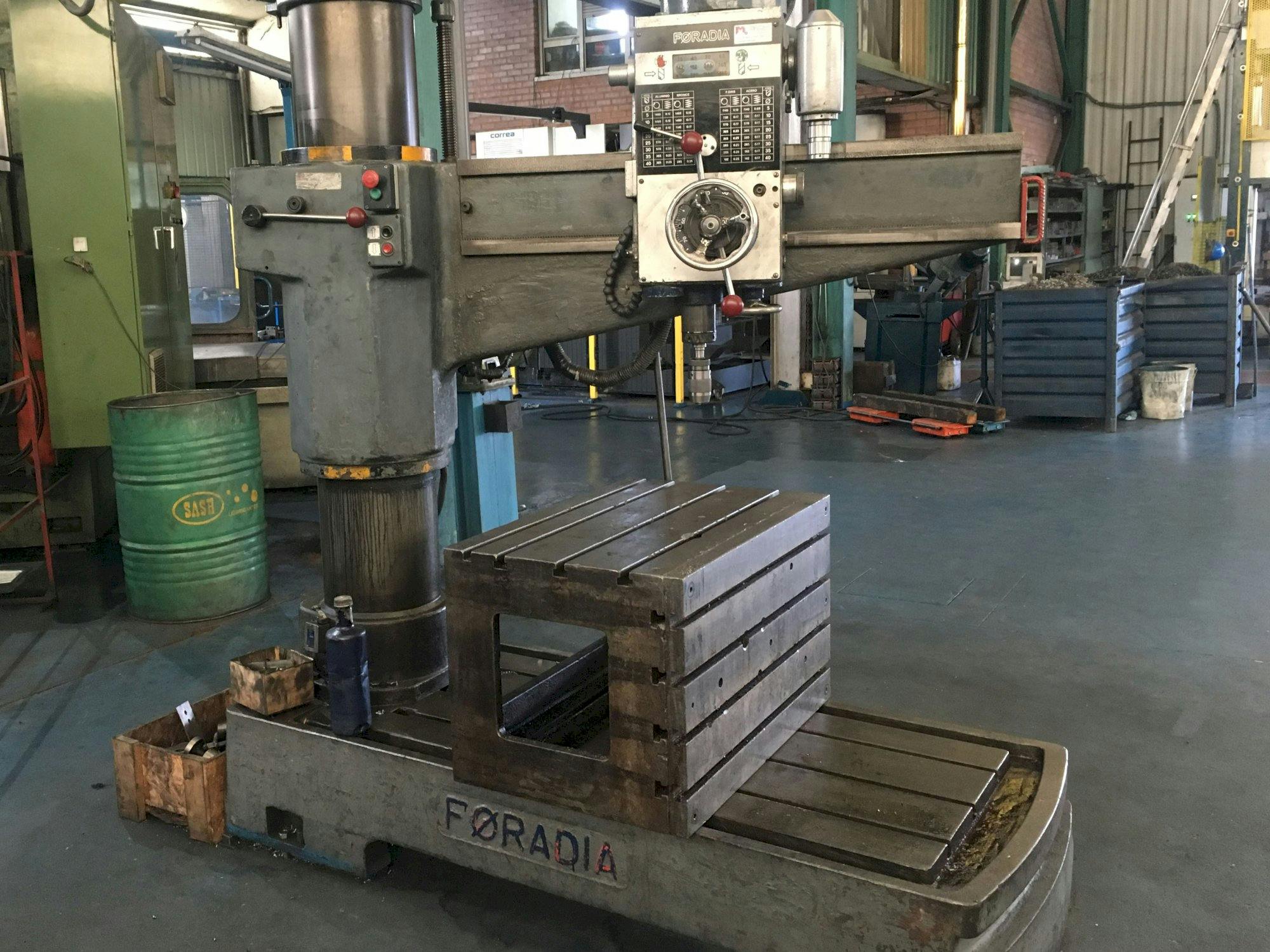 Links zicht  van FORADIA GR 50/1200 machine