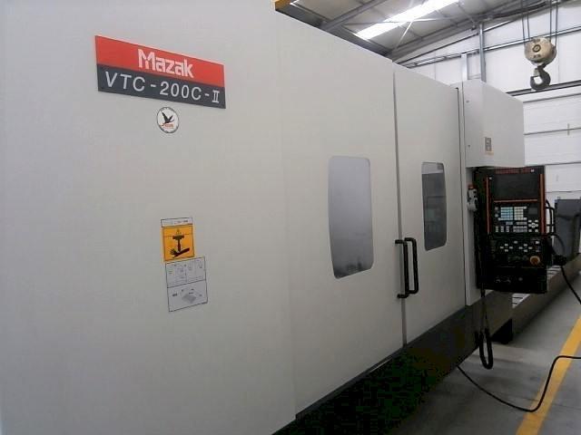 Vooraanzicht  van Mazak VTC-200C  machine