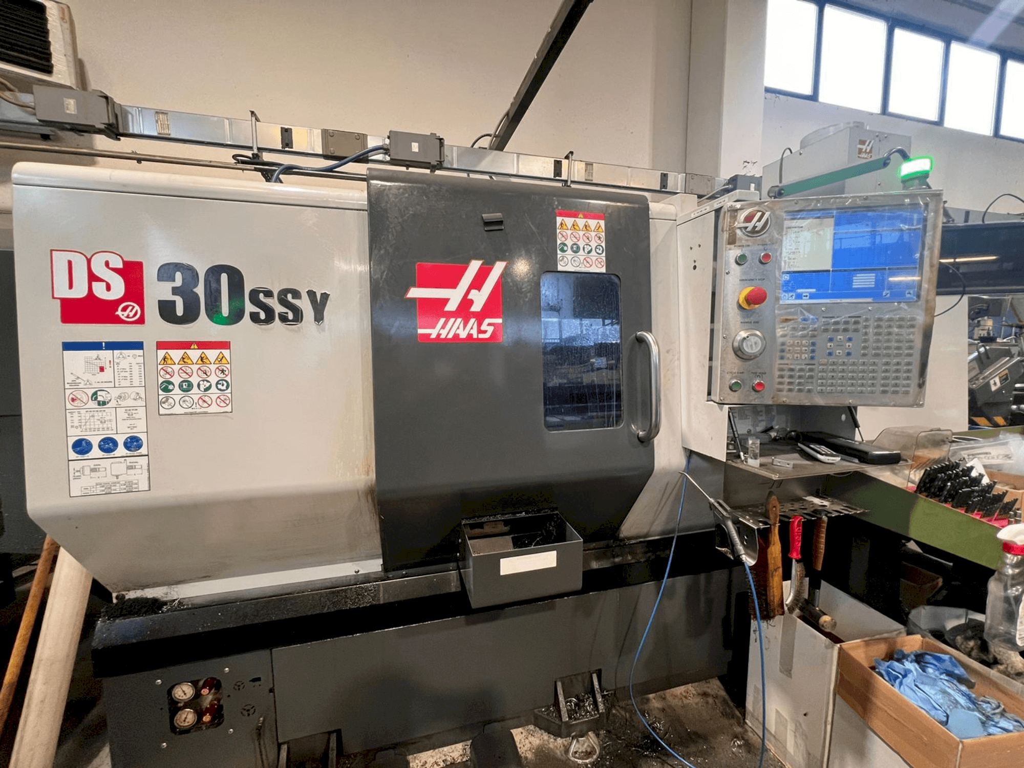 Vooraanzicht  van HAAS DS-30SSY  machine