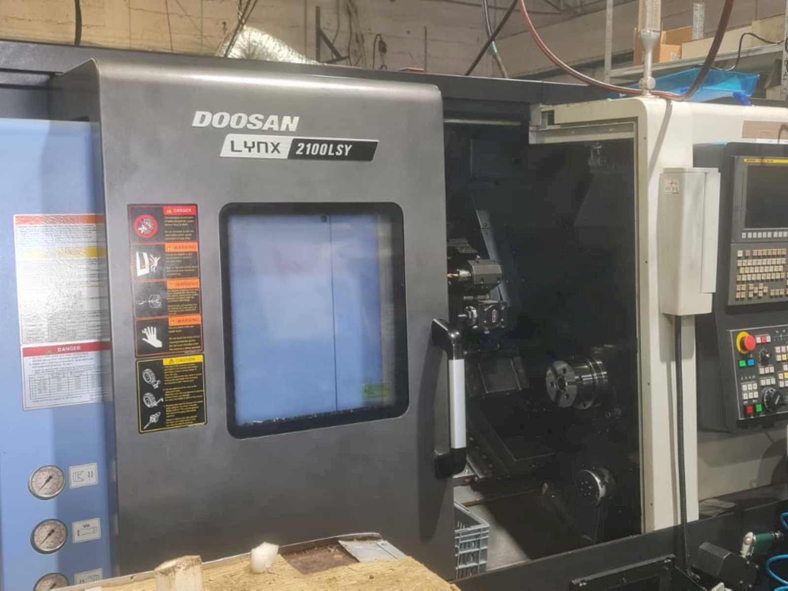 Vooraanzicht  van Doosan Lynx series  machine