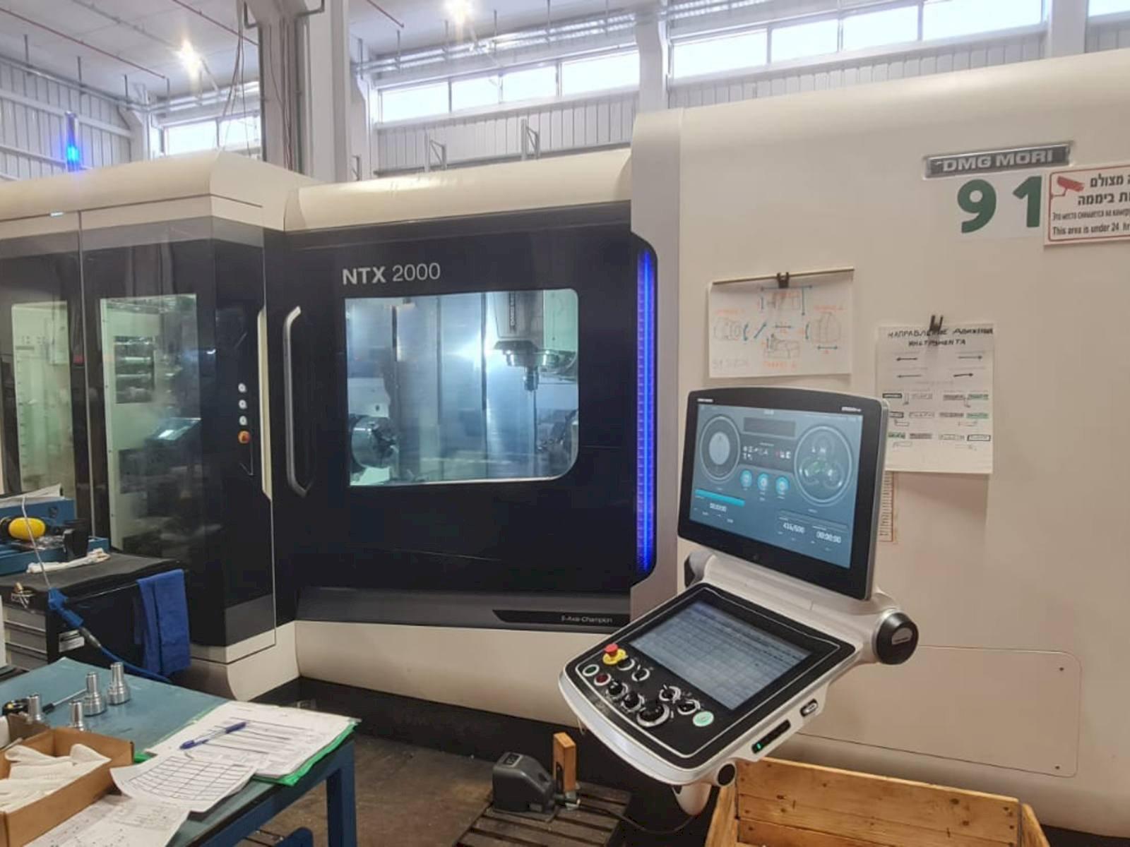 Vooraanzicht  van DMG MORI NTX 2000  machine