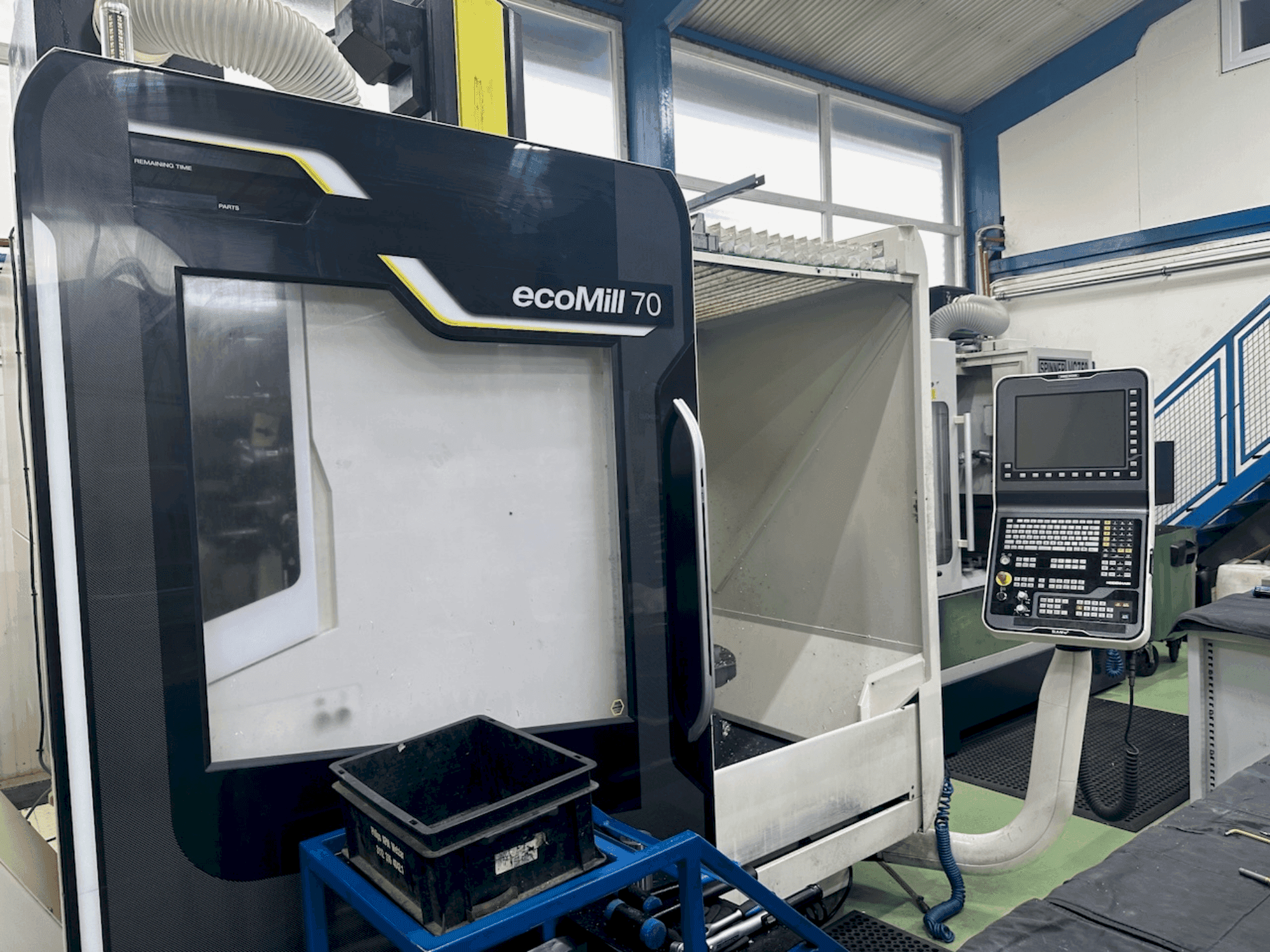 Vooraanzicht  van DMG MORI ecoMill 70  machine