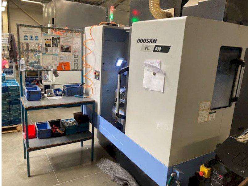 Vooraanzicht  van Doosan VC 430  machine