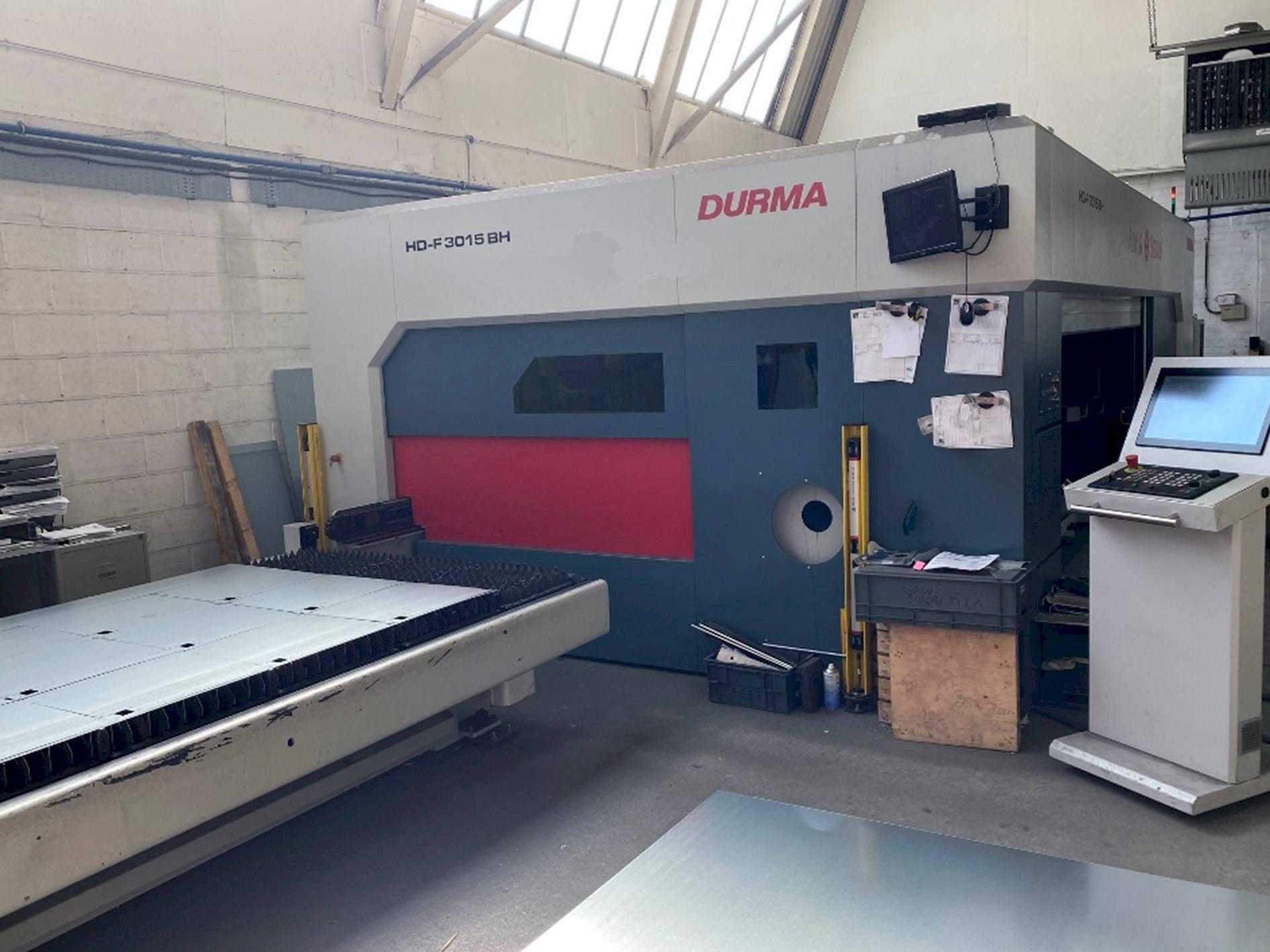 Vooraanzicht  van Durma HD-F 3015 BH 4kW Fiber  machine