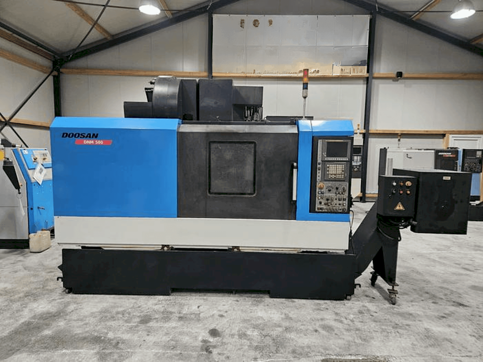 Vooraanzicht  van DOOSAN DNM 500  machine