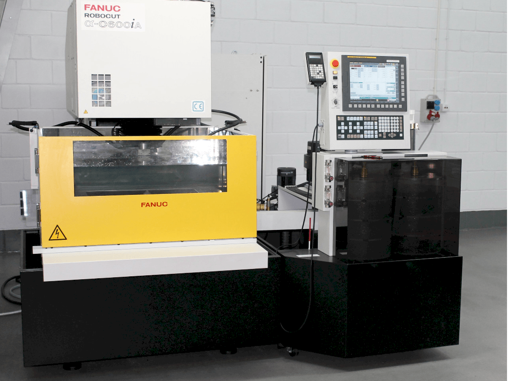 Vooraanzicht  van FANUC RoboCut Alfa C600iA  machine