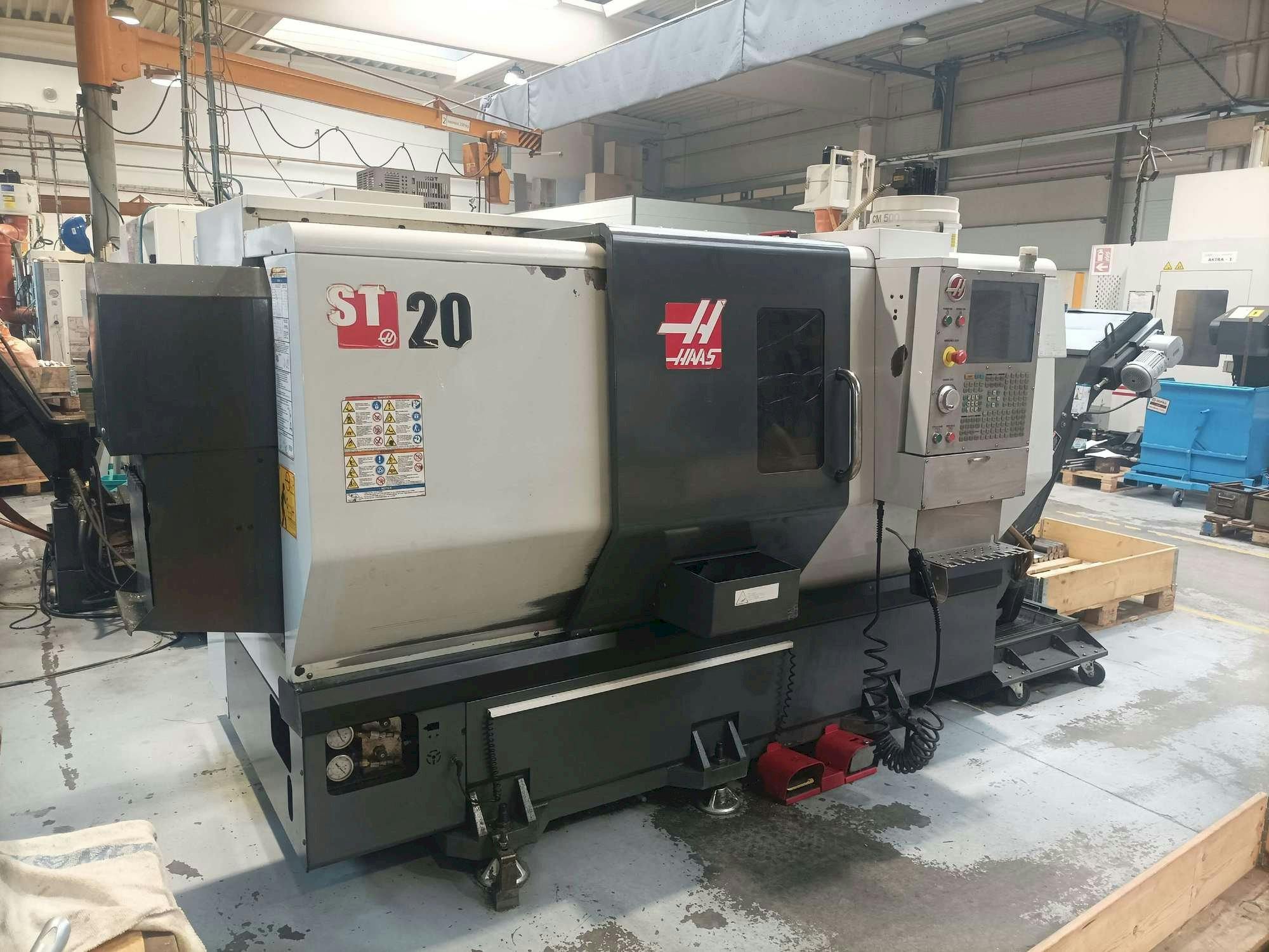 Vooraanzicht  van HAAS ST-20SSY  machine