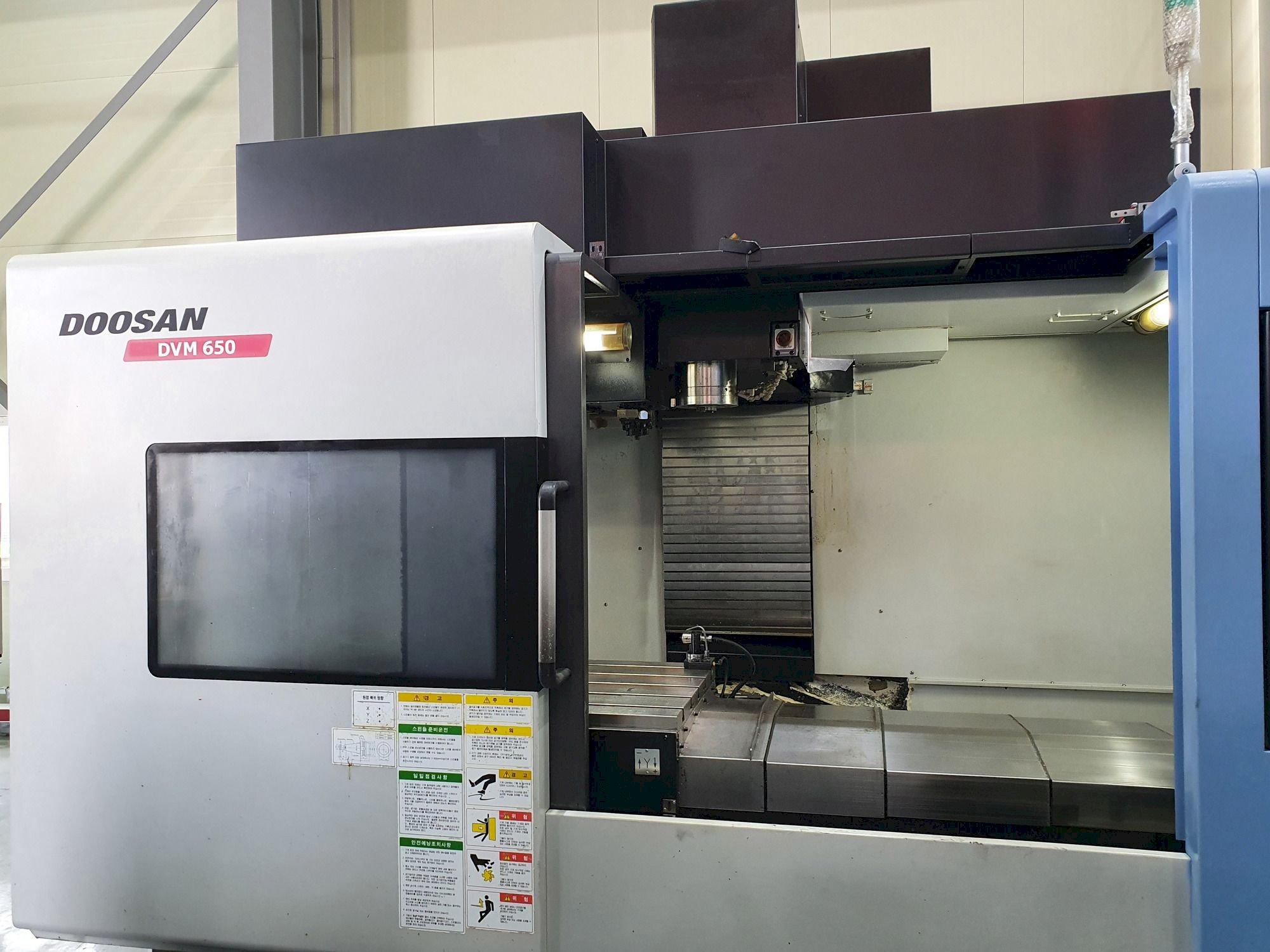 Vooraanzicht  van Doosan DVM 650  machine