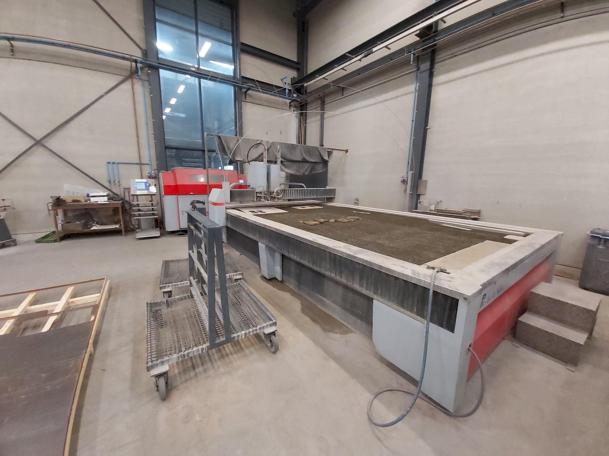 Vooraanzicht  van Resato PJE-4-4000 waterjet  machine