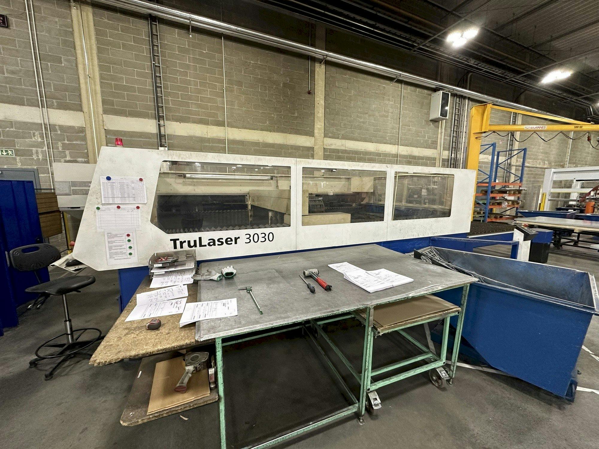 Vooraanzicht  van TRUMPF Trulaser 3030  machine