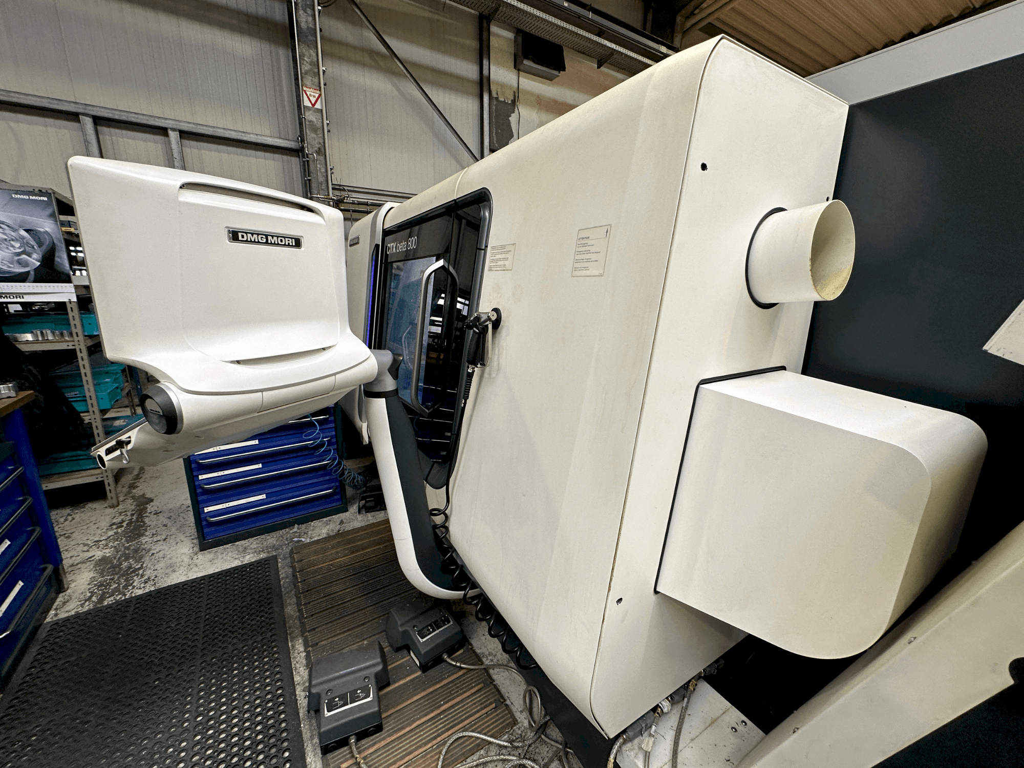 Vooraanzicht  van DMG MORI CTX beta 800  machine