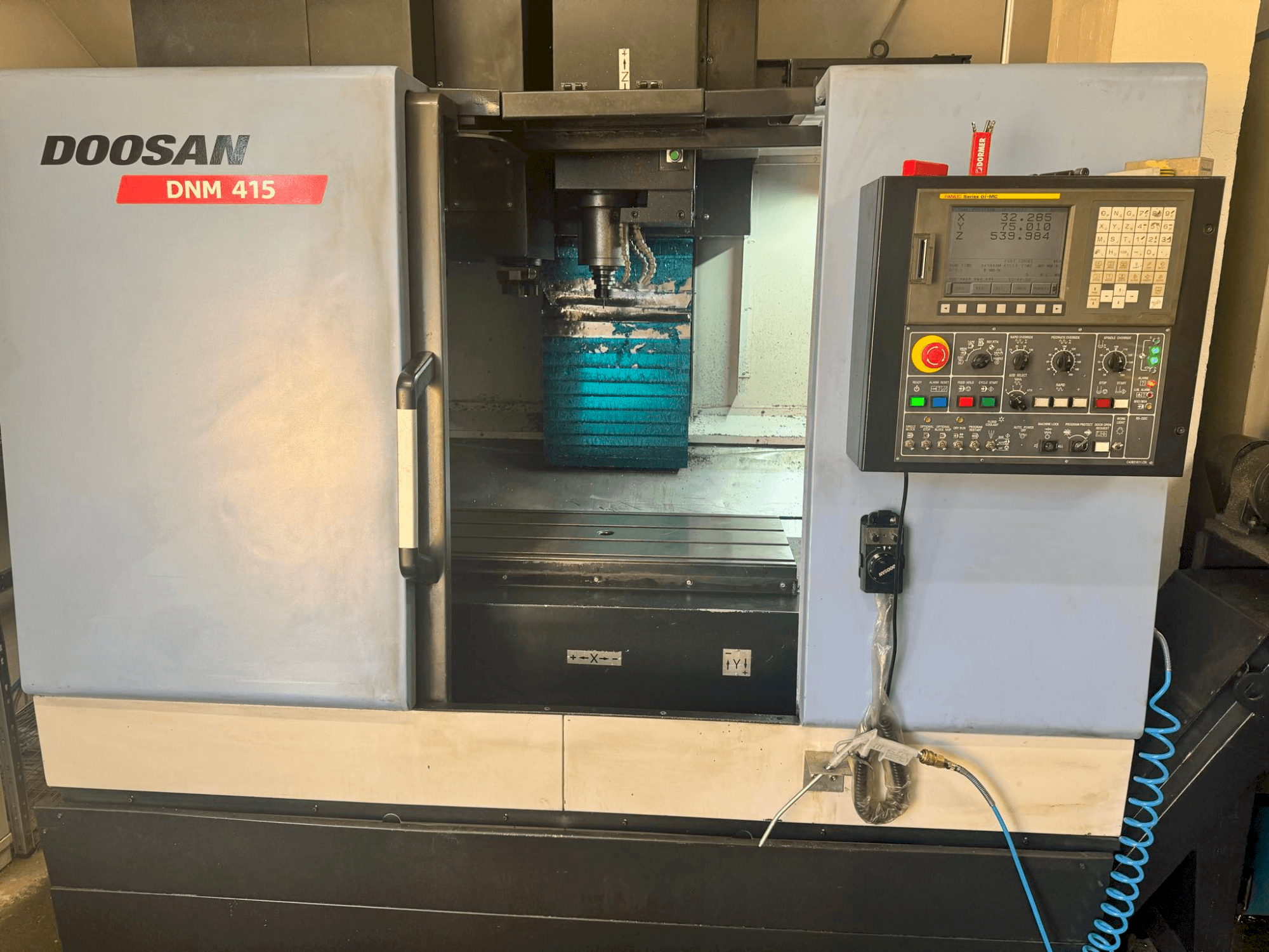 Vooraanzicht  van DOOSAN DNM 415  machine