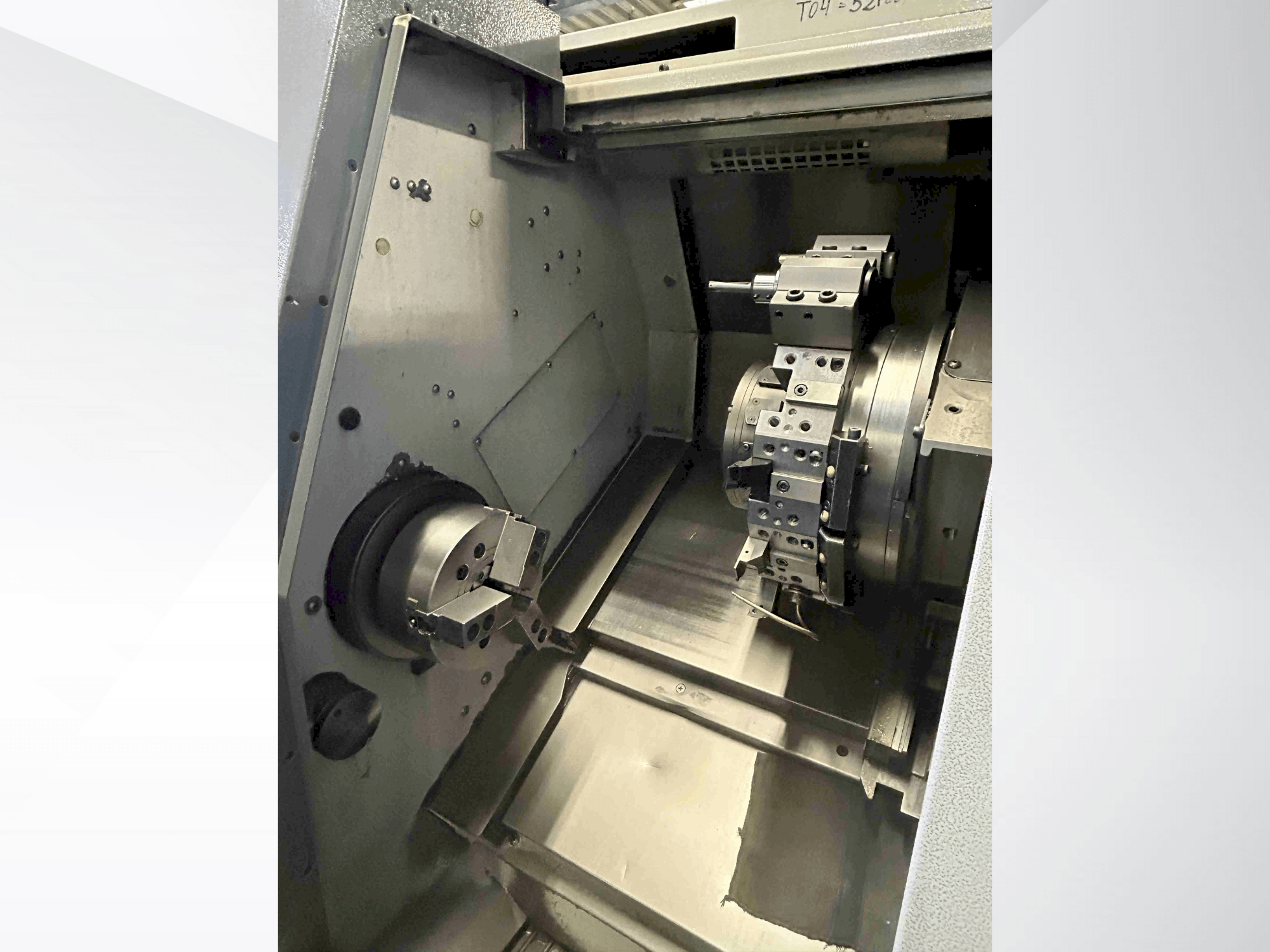 Werkruimte  van  MORI SEIKI SL-204 MC   machine