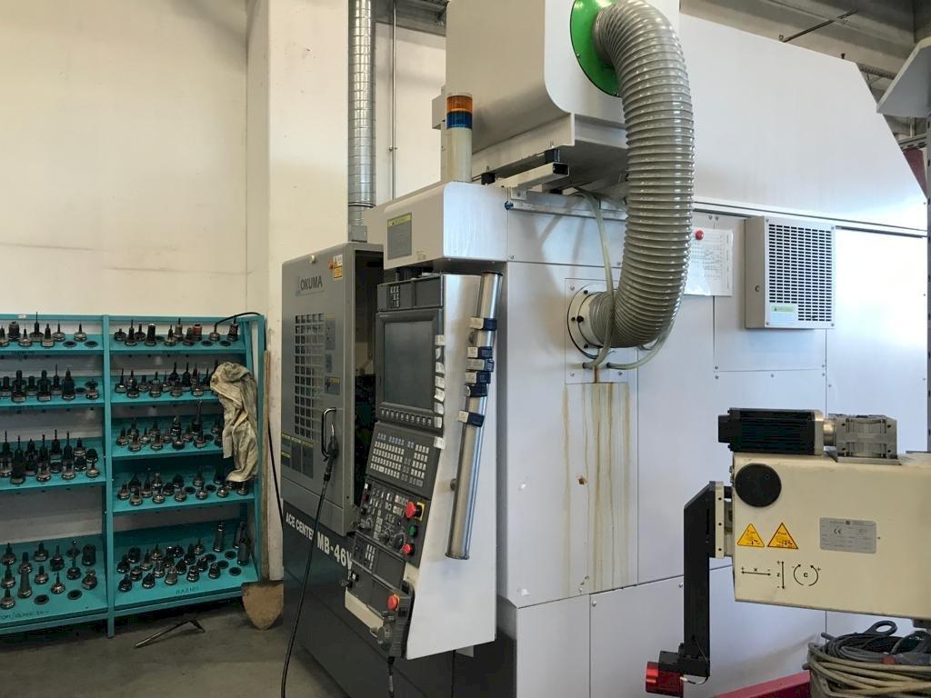 Rechts zijaanzicht  van Okuma MB 46 VAE  machine