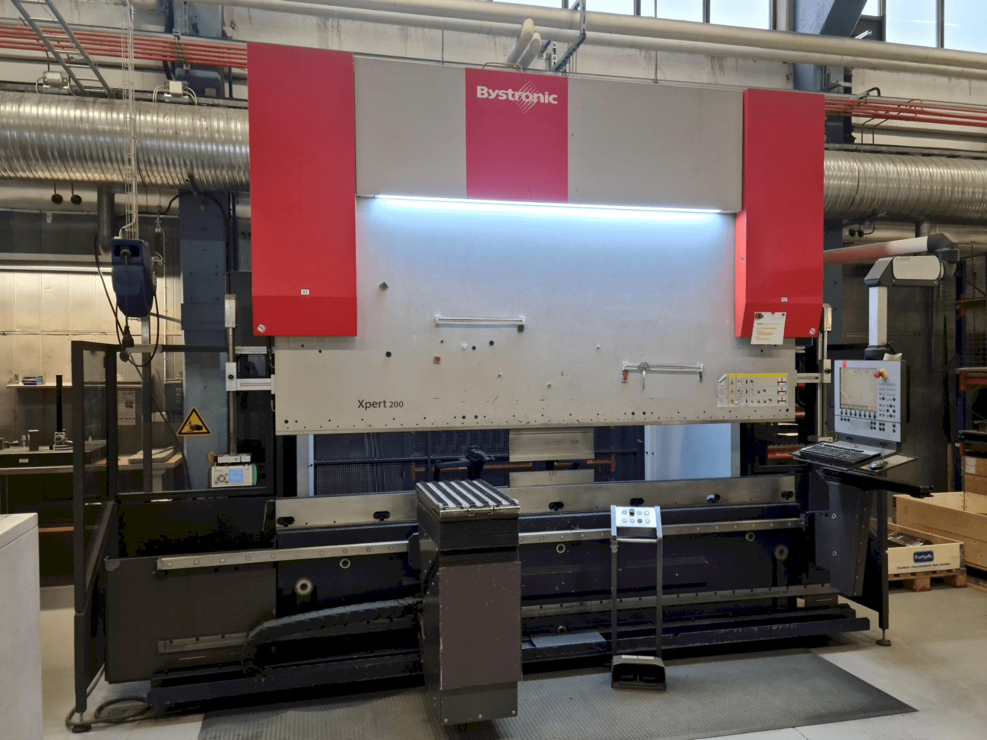 Vooraanzicht  van Bystronic Xpert 200 x 3100  machine