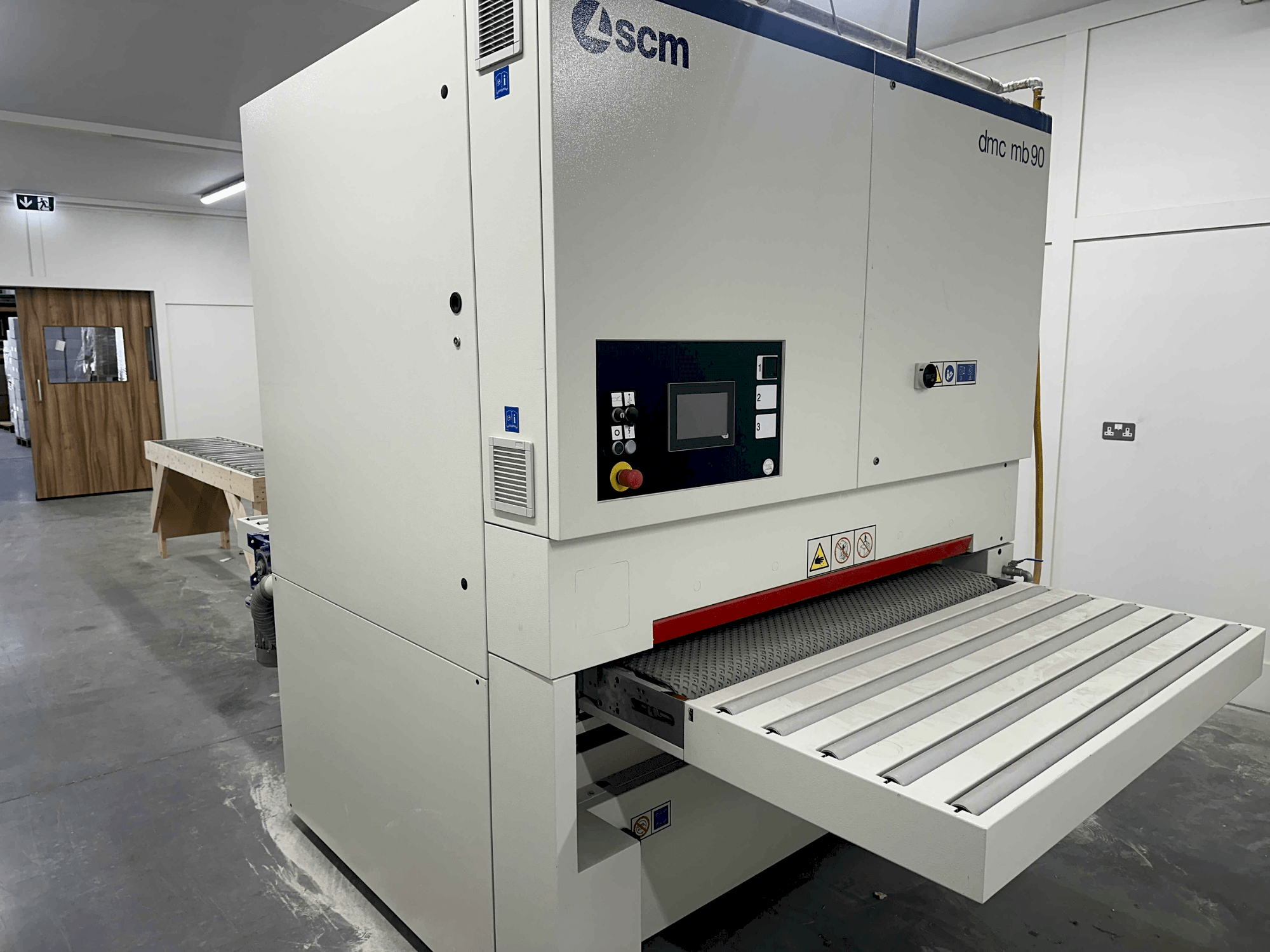 Vooraanzicht  van SCM DMC MB90 DBB135  machine