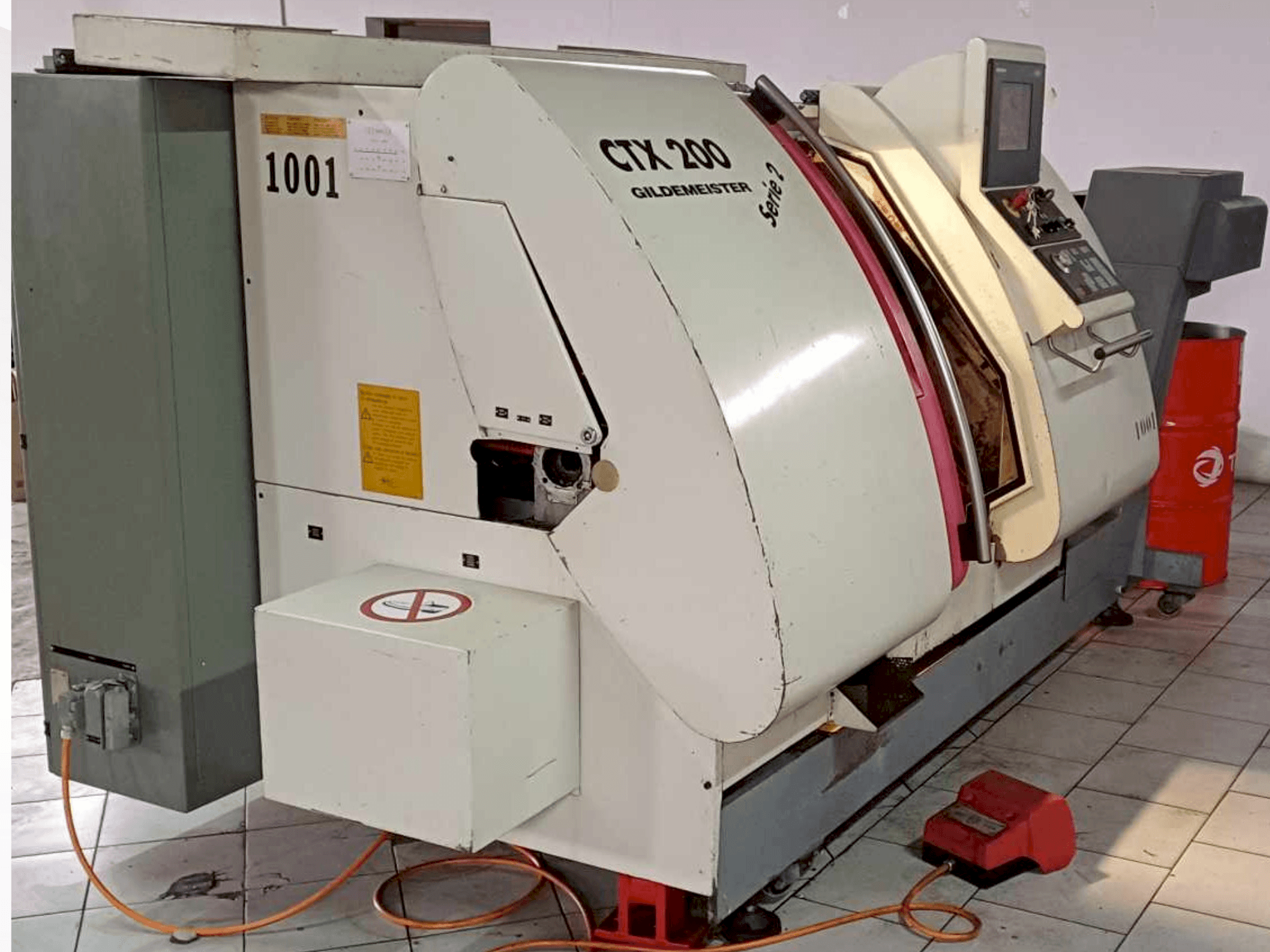 Vooraanzicht  van Gildemeister CTX 200 S2  machine