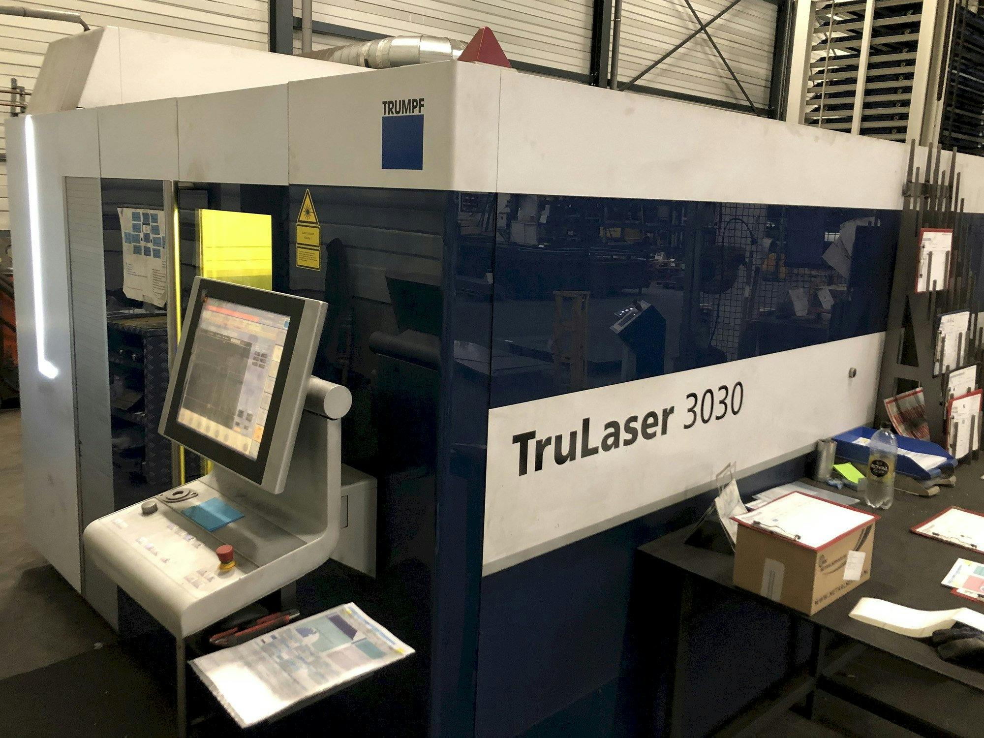 Vooraanzicht  van Trumpf TruLaser 3030 fiber  machine