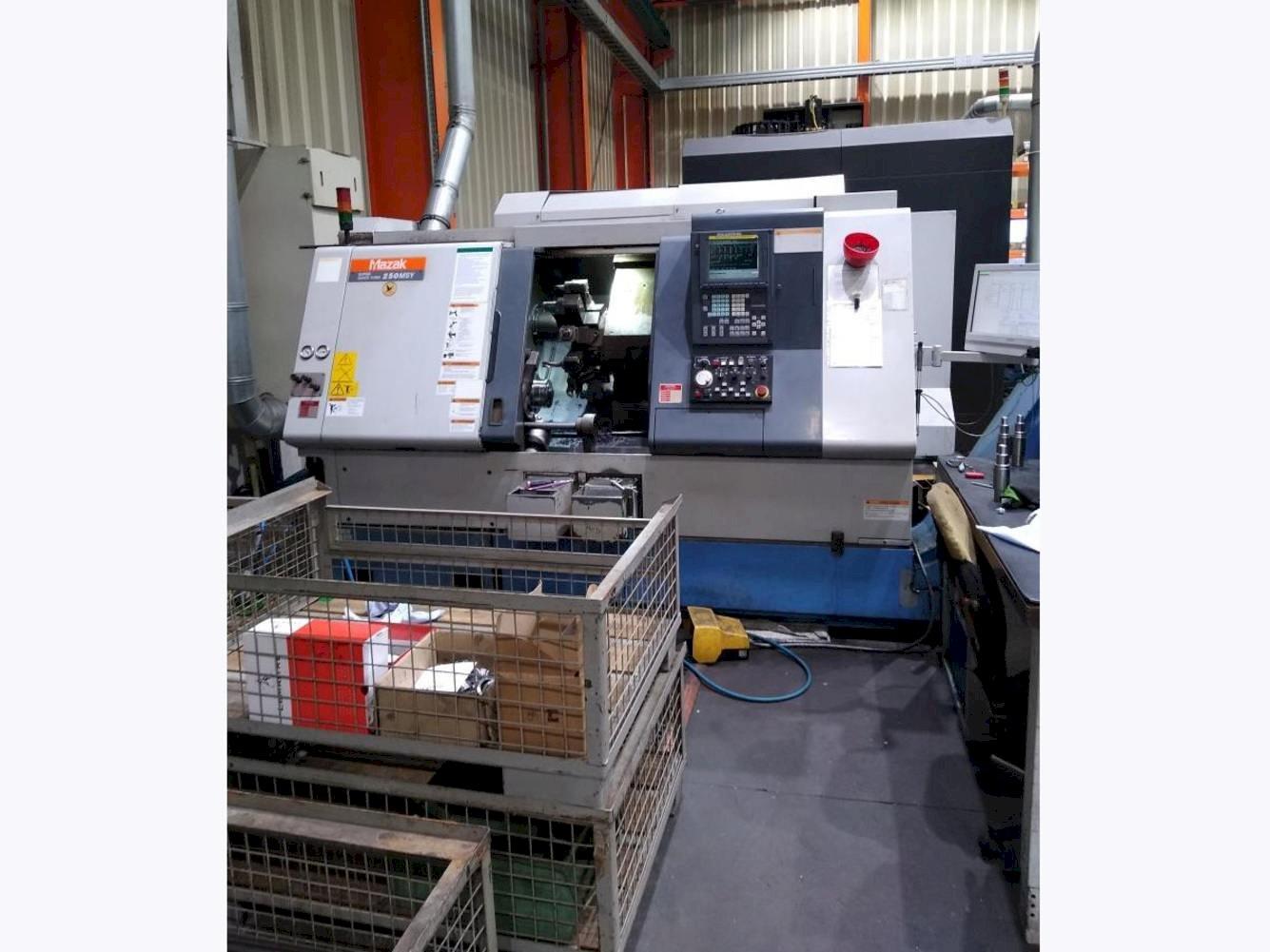 Vooraanzicht  van Mazak SQT-250 MSY  machine