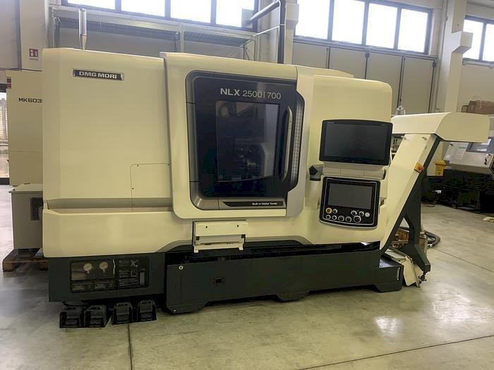 Vooraanzicht  van DMG MORI NLX 2500SY  machine