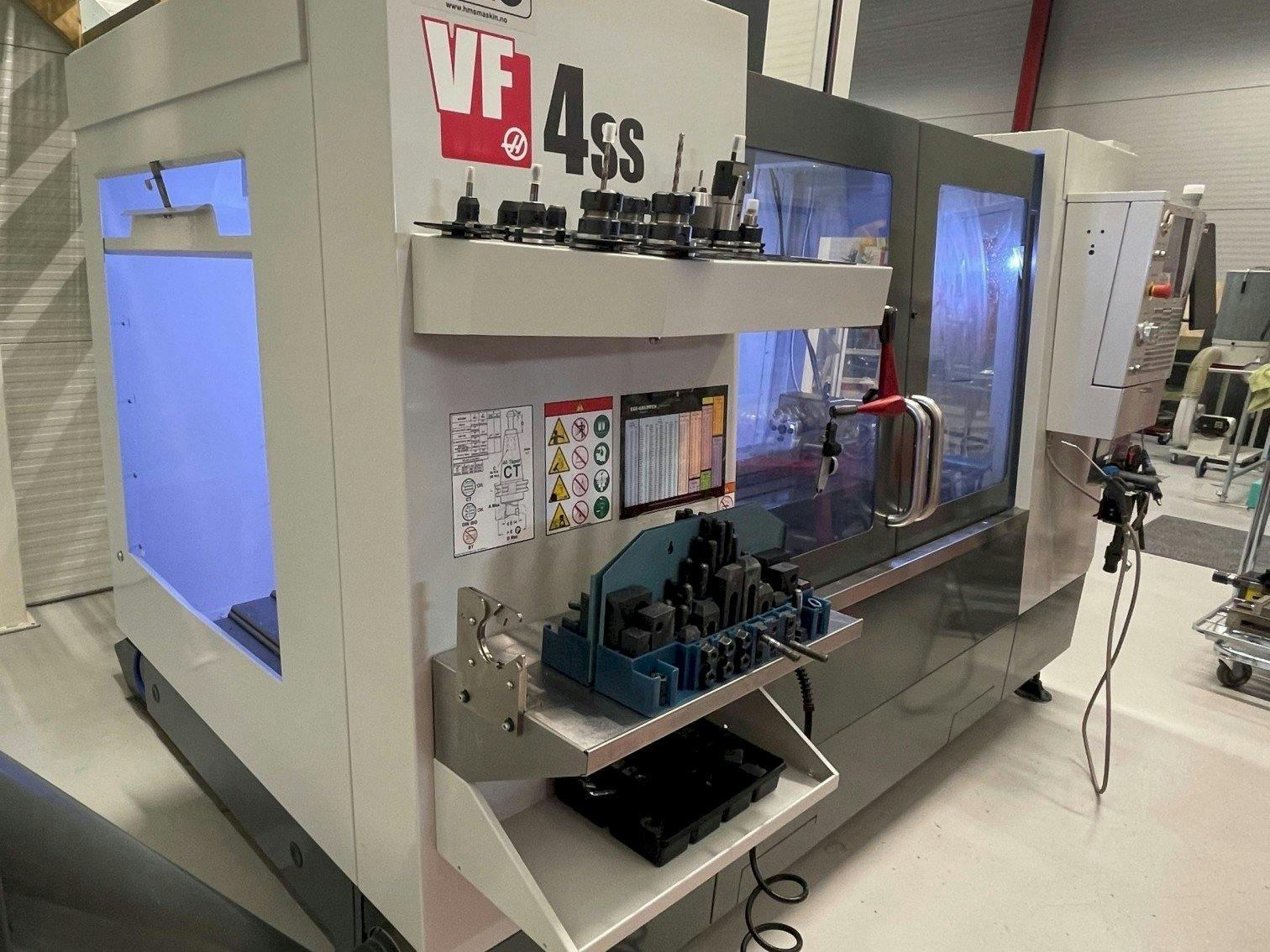 Vooraanzicht  van HAAS VF 4SS  machine