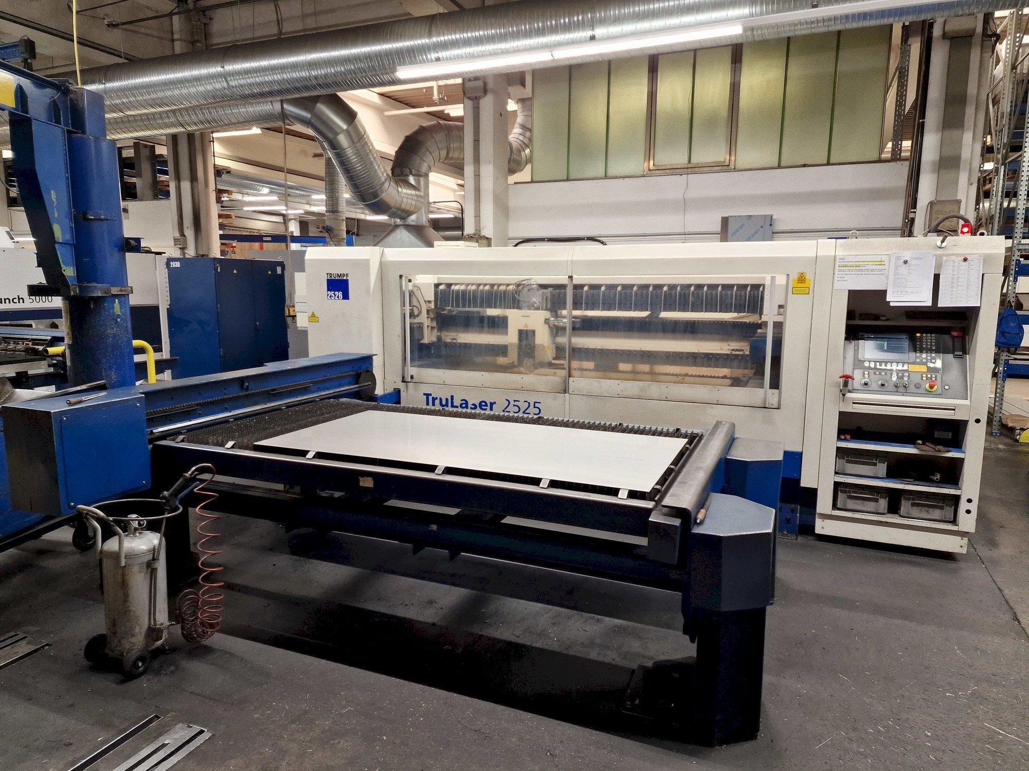 Vooraanzicht  van Trumpf TruLaser 2525 4kW  machine