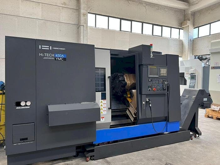 Vooraanzicht  van HWACHEON HI-ECO 450A YMC  machine