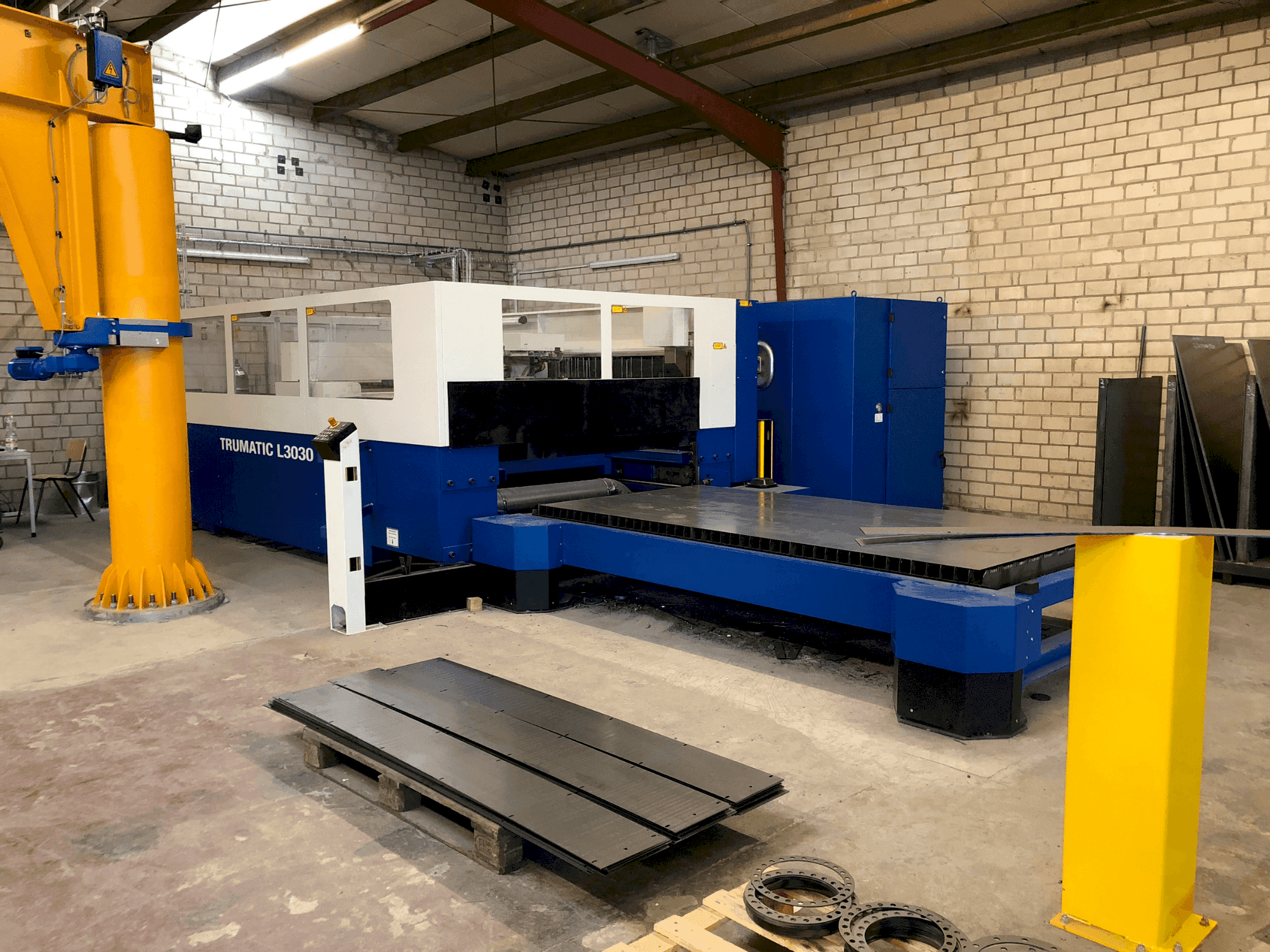 Vooraanzicht  van TRUMPF Trumatic L3030  machine