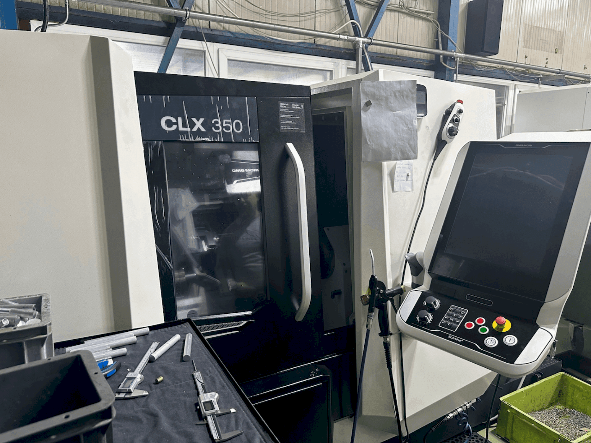 Vooraanzicht  van DMG MORI CLX 350 V6  machine