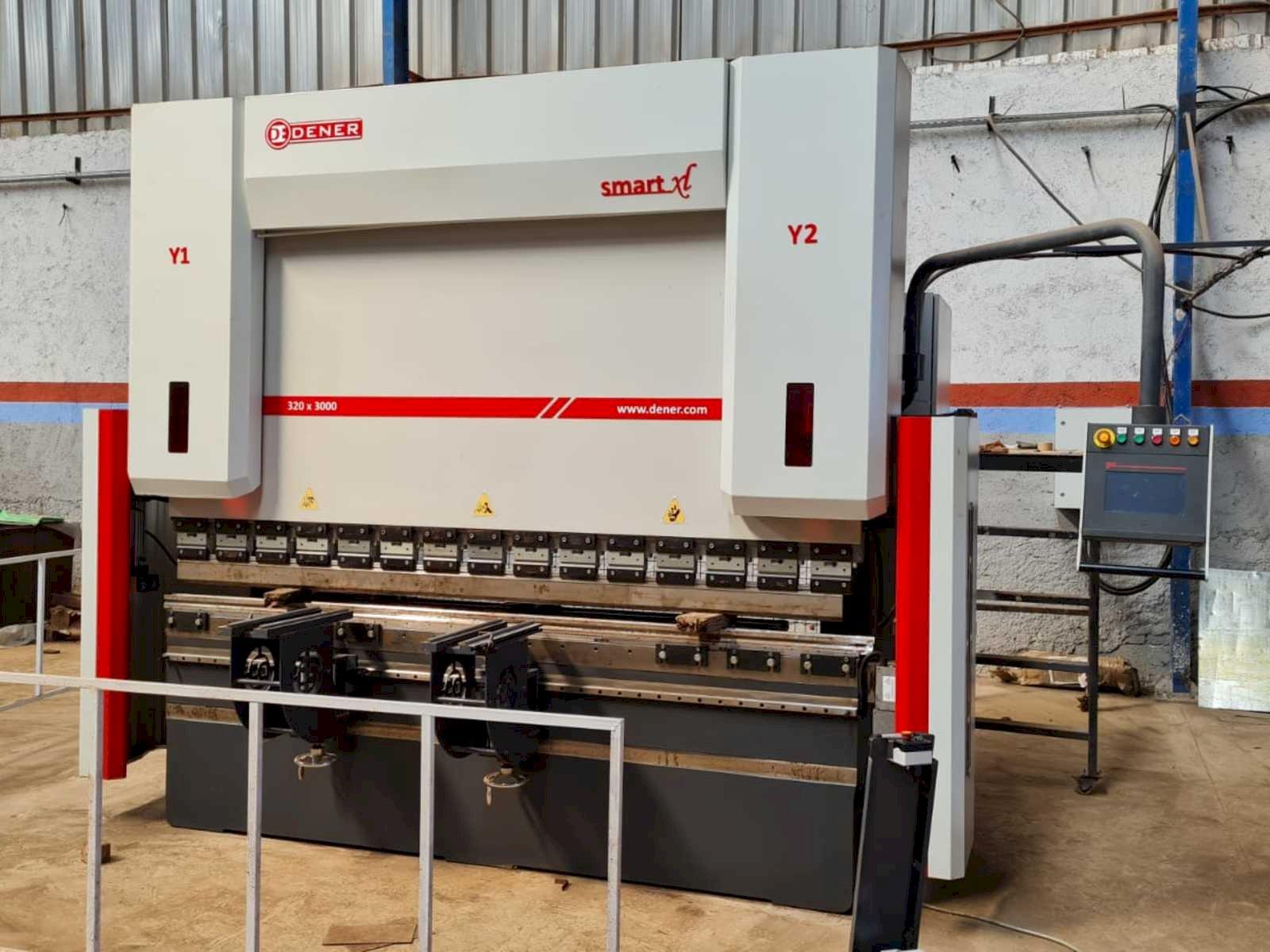 Vooraanzicht  van DENER SX 30320  machine