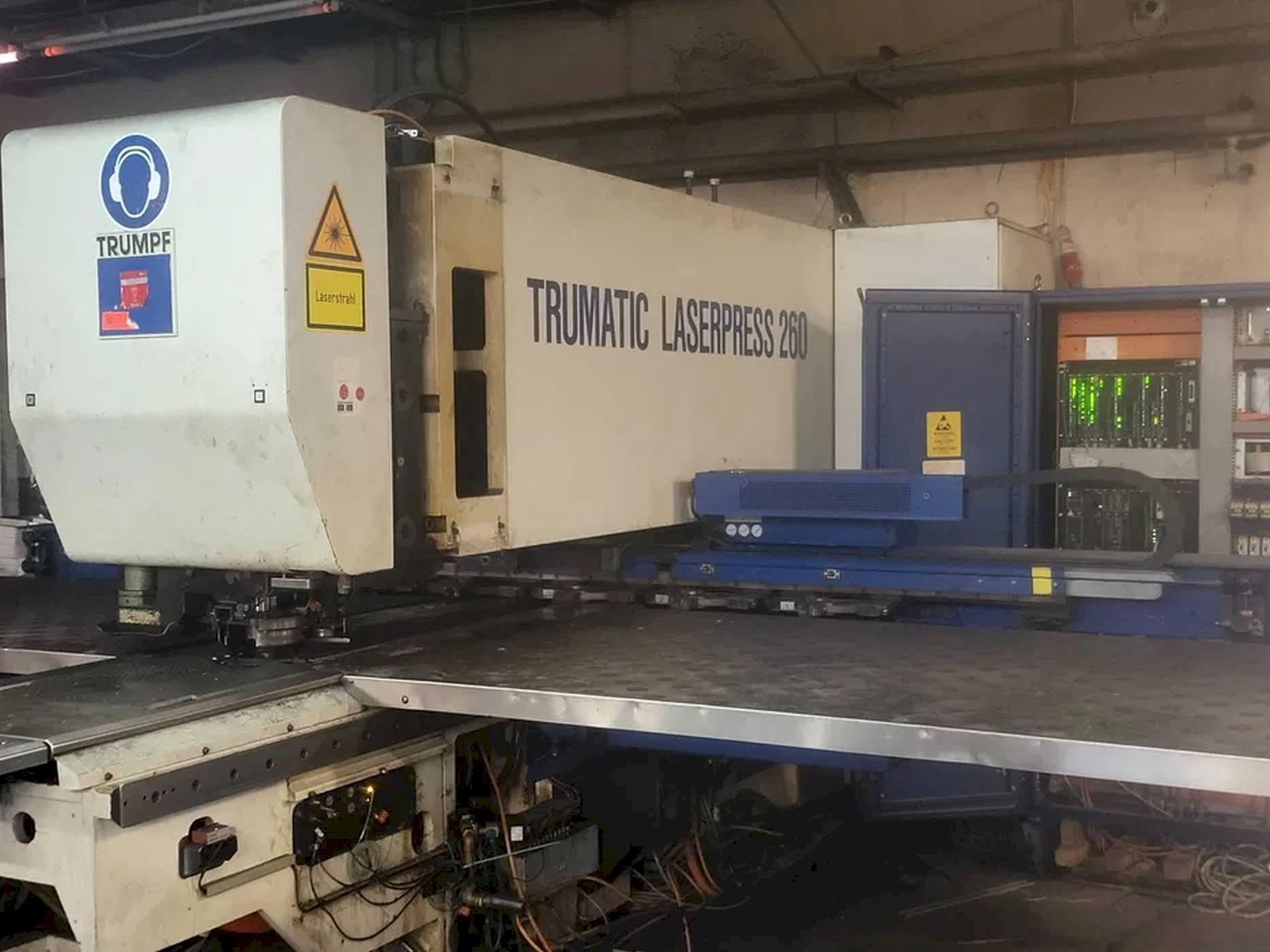 Vooraanzicht  van Trumpf Trumatic 260  machine