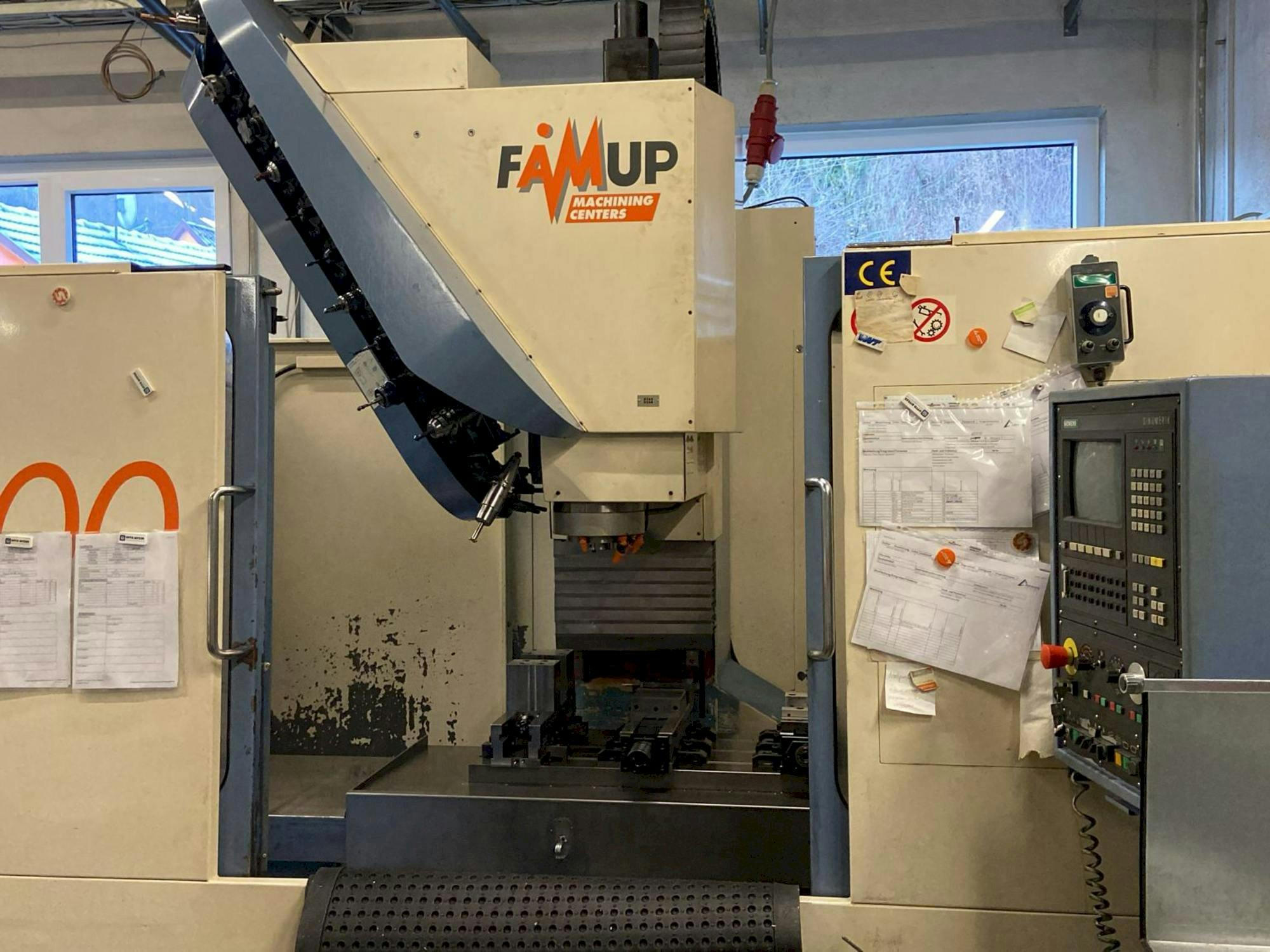 Vooraanzicht  van FAMUP MCX1000  machine