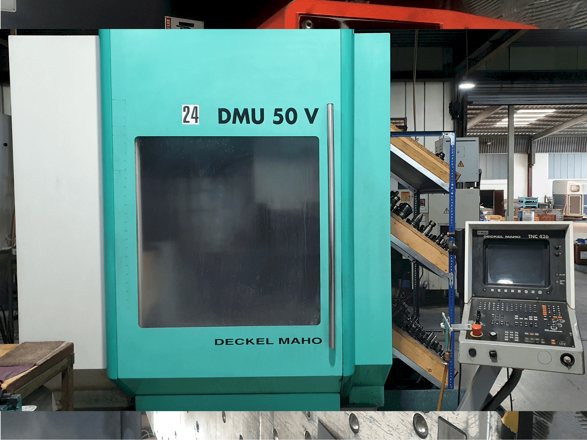 Vooraanzicht  van DECKEL MAHO DMU 50 V  machine