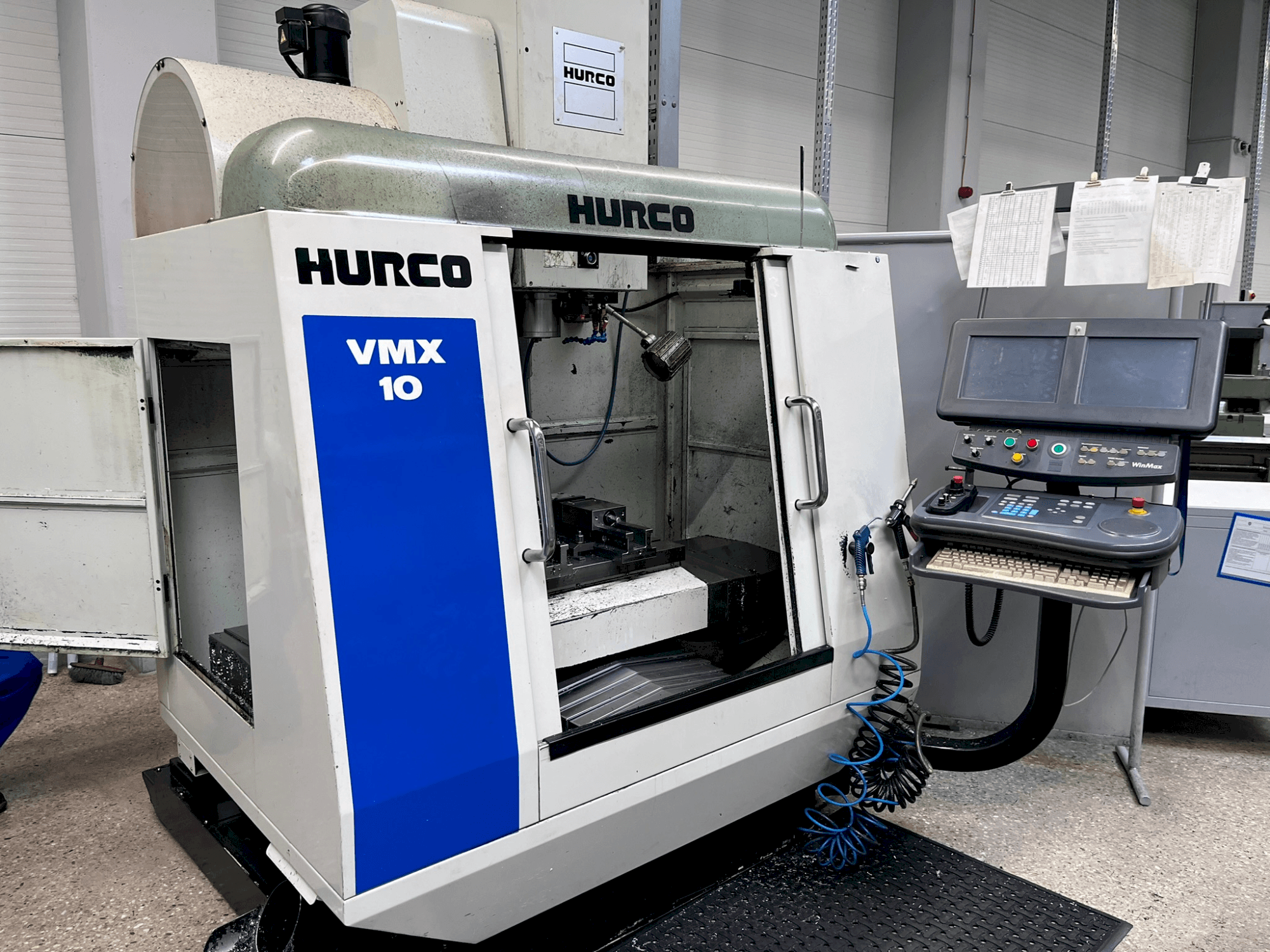 Vooraanzicht  van Hurco VMX 10  machine