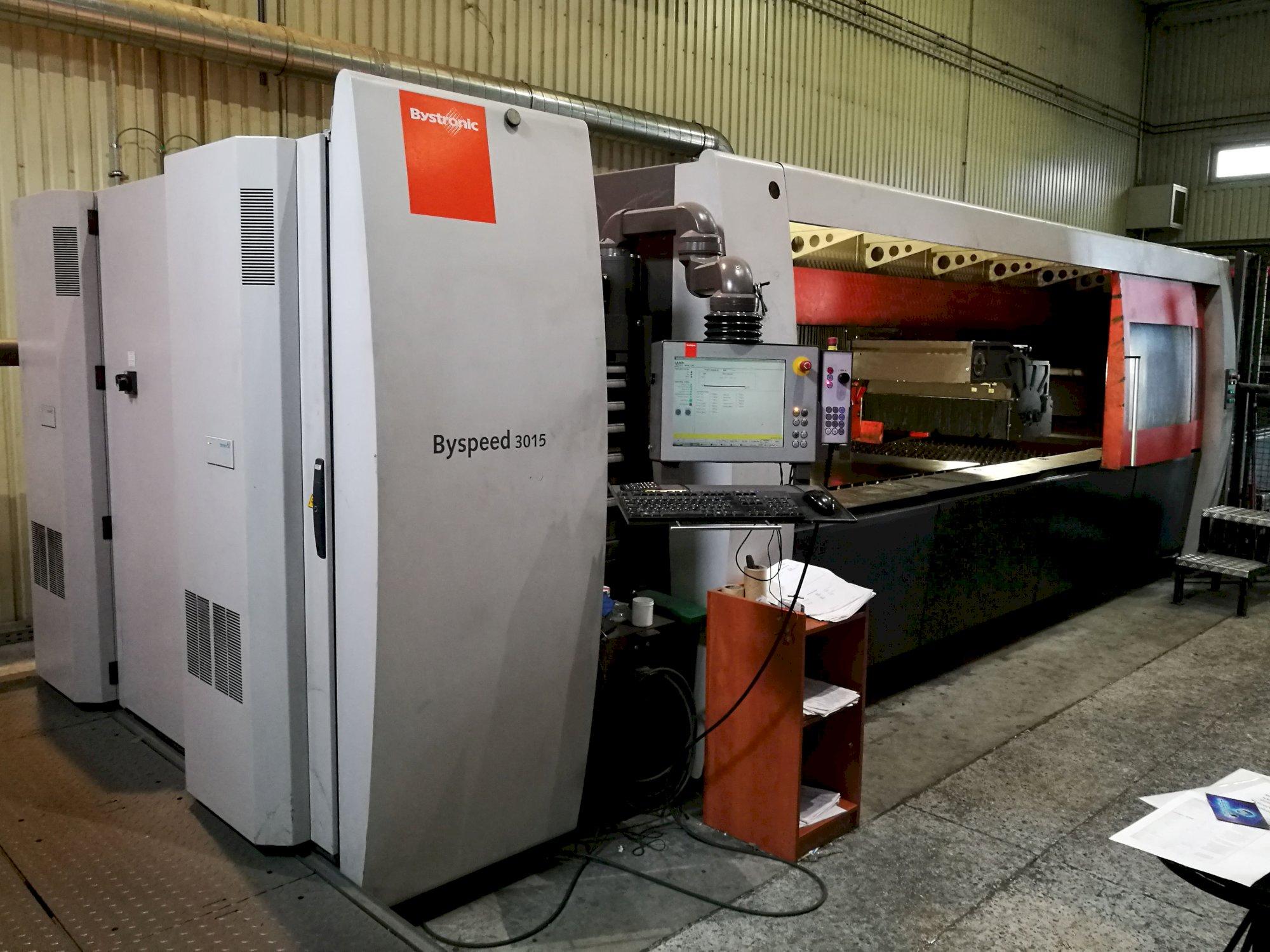 Recht aanzicht  van Bystronic BySpeed Pro 3015 machine