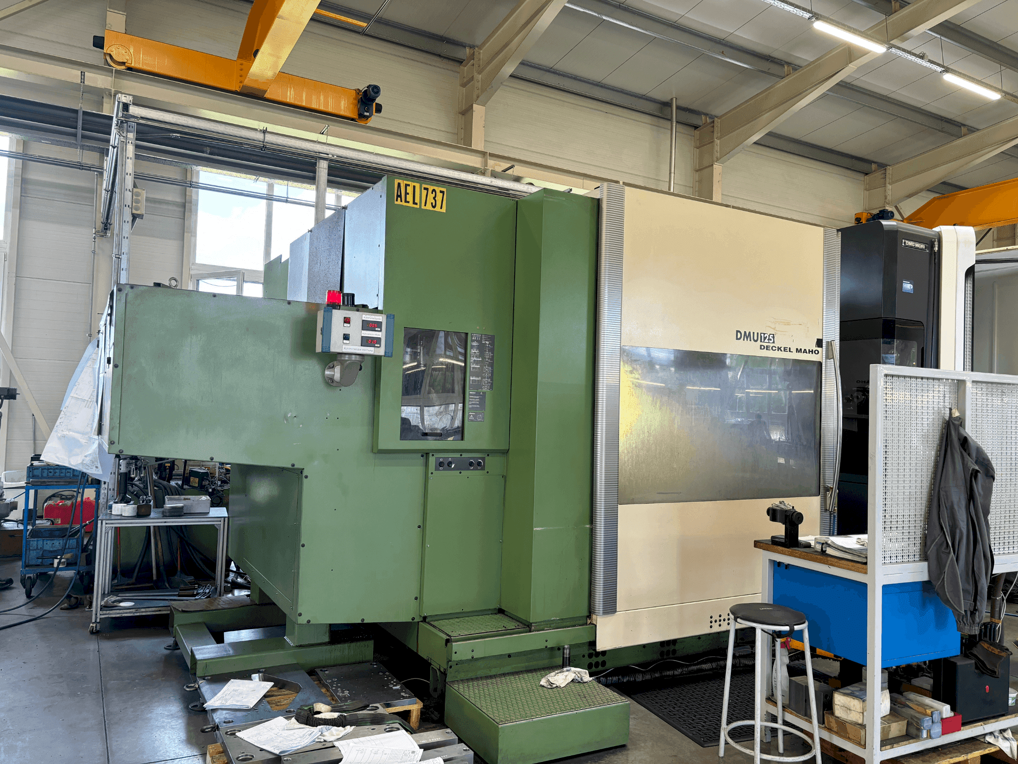 Vooraanzicht  van DMG MORI DMU 125  machine