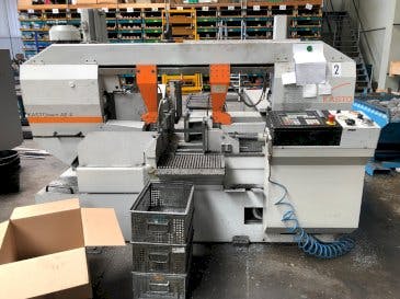 Vooraanzicht  van KASTO twin AE 4  machine