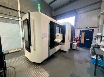 Vooraanzicht  van DMG MORI NHX 5000  machine