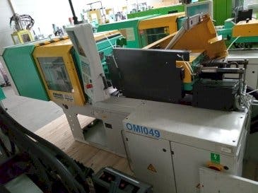 Vooraanzicht  van Arburg Allrounder 270U 350-100U  machine