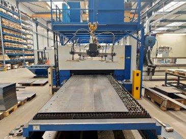 Zijaanzicht  van Trumpf Trumatic L 3030  machine