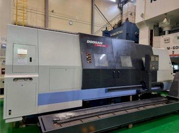 Vooraanzicht  van Doosan Puma 600L  machine