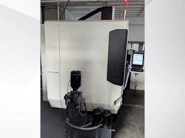 Vooraanzicht  van DMG MORI CMX 50U  machine