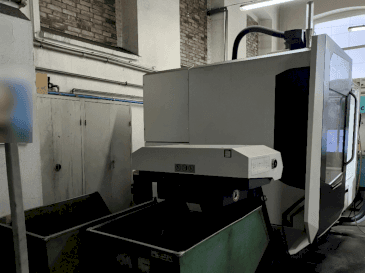 Vooraanzicht  van DMG MORI CMX 70U  machine