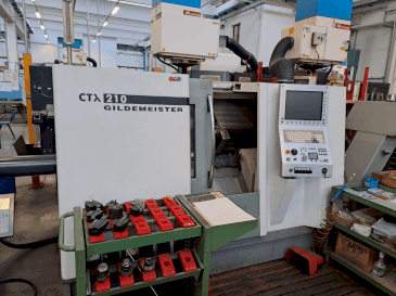 Vooraanzicht  van Gildemeister CTX 210  machine