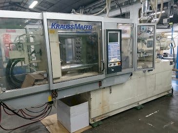 Vooraanzicht  van Krauss Maffei 110 - 700 C1  machine