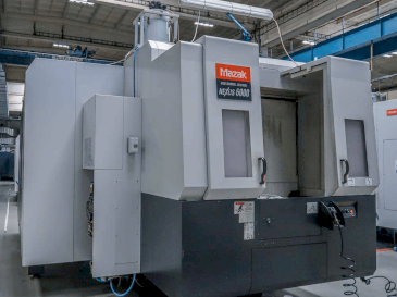 Vooraanzicht  van Mazak NEXUS HCN 6000  machine